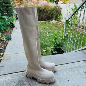 Beige over the knee stretch knitted platform boots, size 36 (US6)